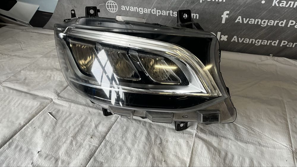 3 броя десен и 1 ляв фар Mercedes Sprinter W910 Full Led