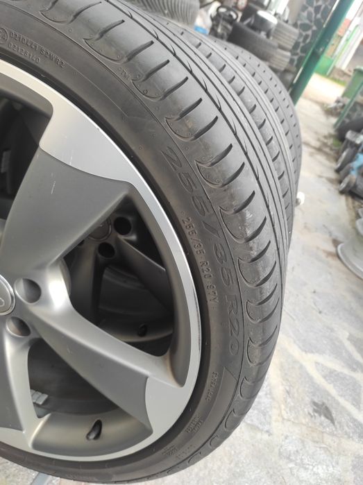 255/35/20 Pirelli