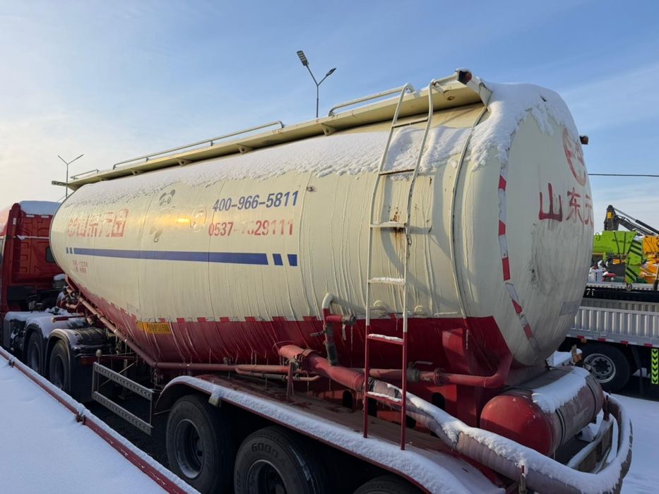 Продается Цементовоз 45 кубовый .