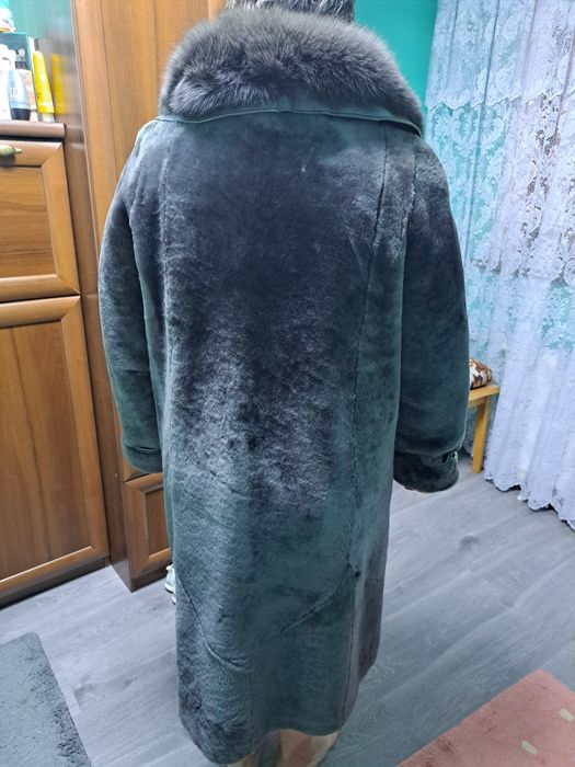 Продам шубу!!! Натуральный мех Мутон!!!