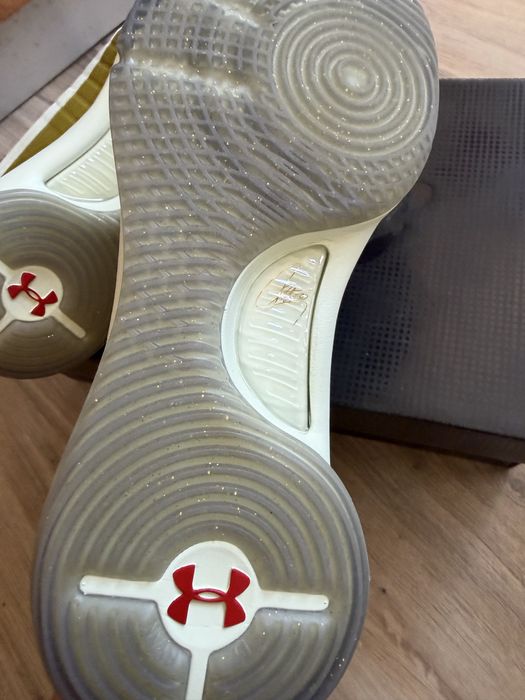 Оригинални нови маратонки Under Armour Curry 4 Retro! 44,5 н