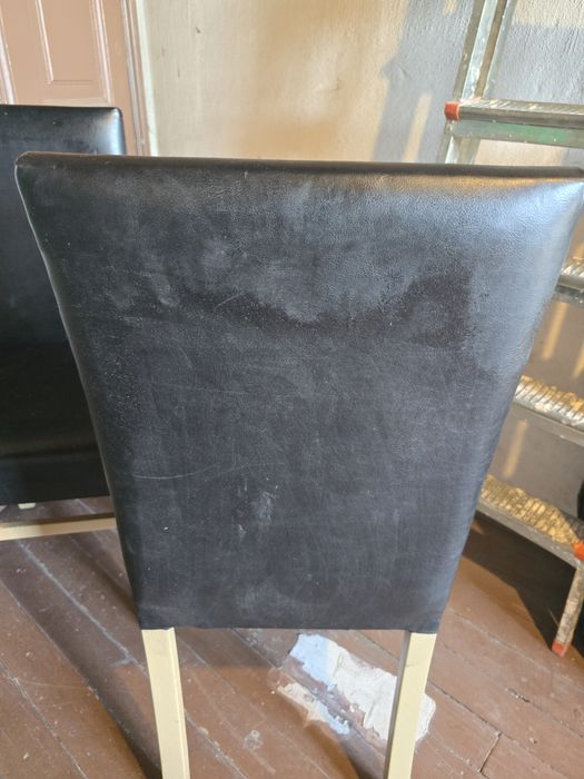 Два броя трапезни стола