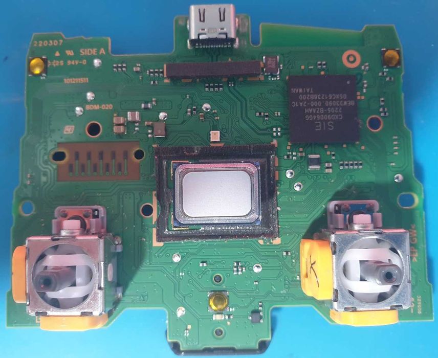 Dualsense Controller Playstation 5 с бездрифтови Hall Effect стикове