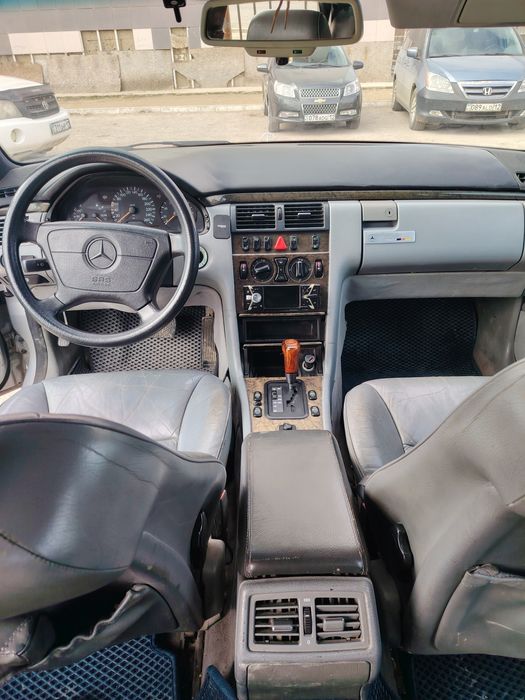 Мерседес Бенц Е320