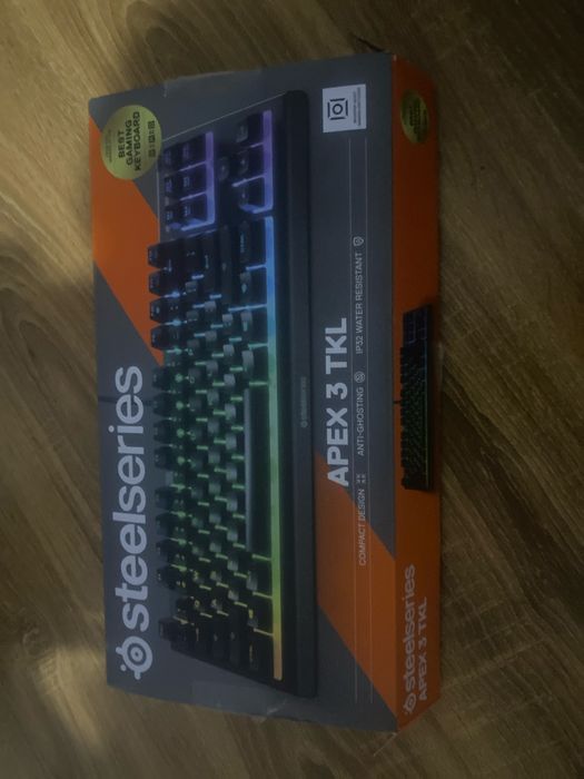 Volan si tastatura
