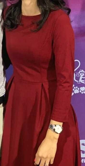 Елегантна червена рокля с ръкави – размер S