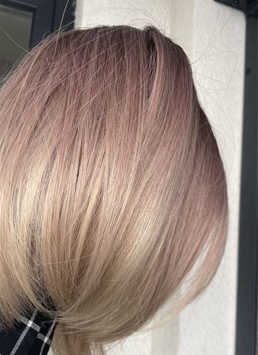 Peruca scurta -bob blonda / nuantat cu mov -violet