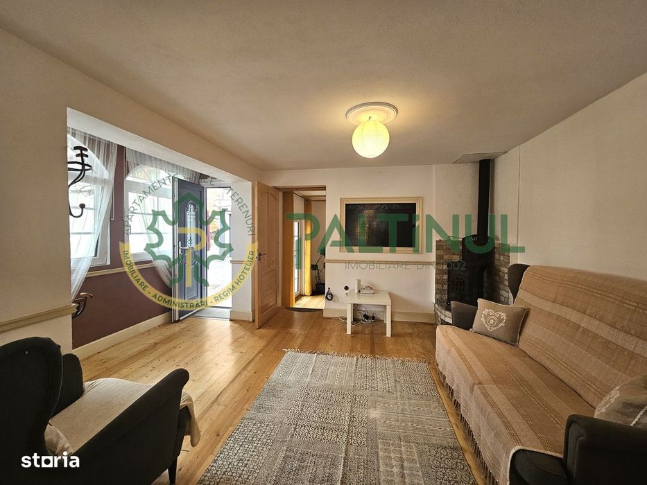 Casă de vanzare cochetă, complet renovată, în Rășinari, Sibiu