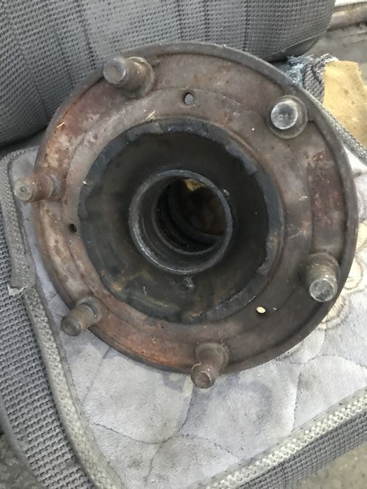 Продам переднюю ступицу ГАЗ 53