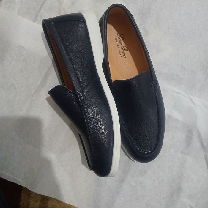 Erkaklar va yigitlar uchun oyoq kiyimlari. Обувь для мужчин и мальчико