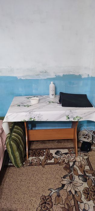 Стол для кухни, в гостинную