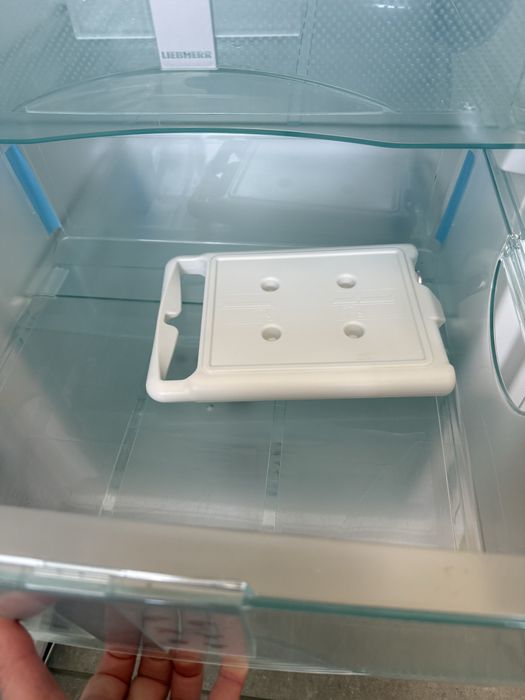 Малък фризер за вграждане Либхер 4 чекмеджета