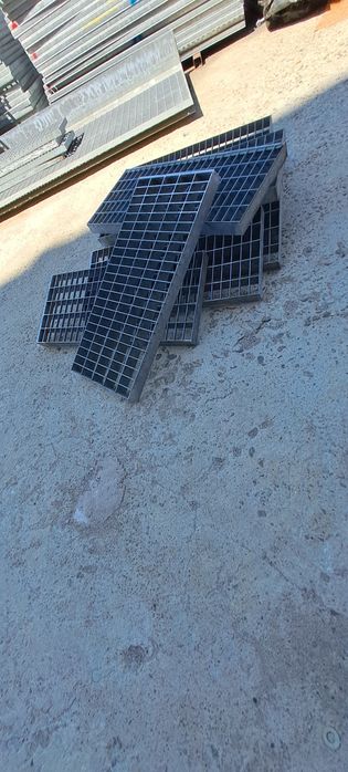 Trepte grilaje zincate 80x27