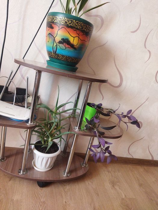 Продам подставку для цветов