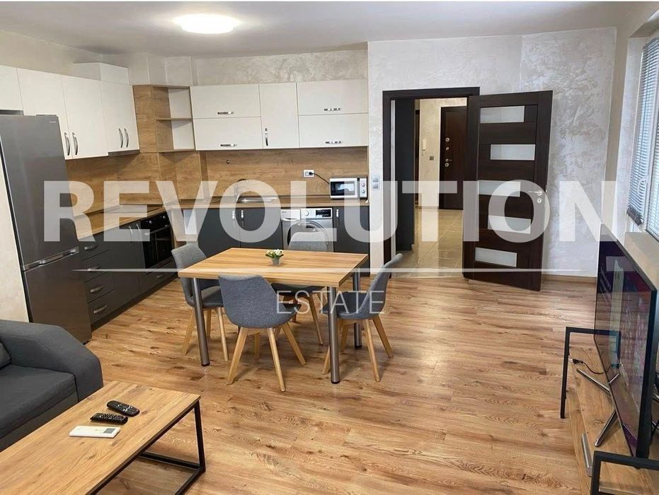 Дава се под наем Тристаен апартамент в Варна, Левски - 98 кв.м за 600 € - Снимка #1