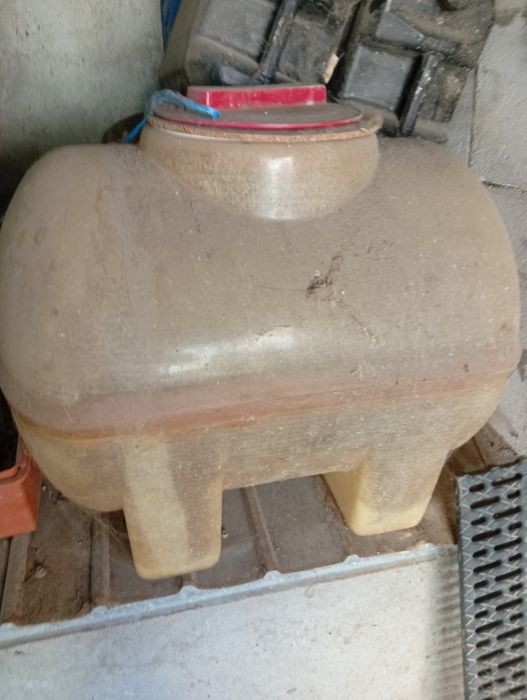 Vând butoaie fibra 100l și 180 litri 200 respectiv400 ron.0740924434