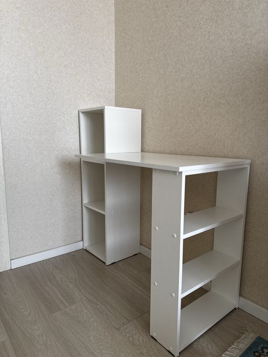 Продам письменный стол белый