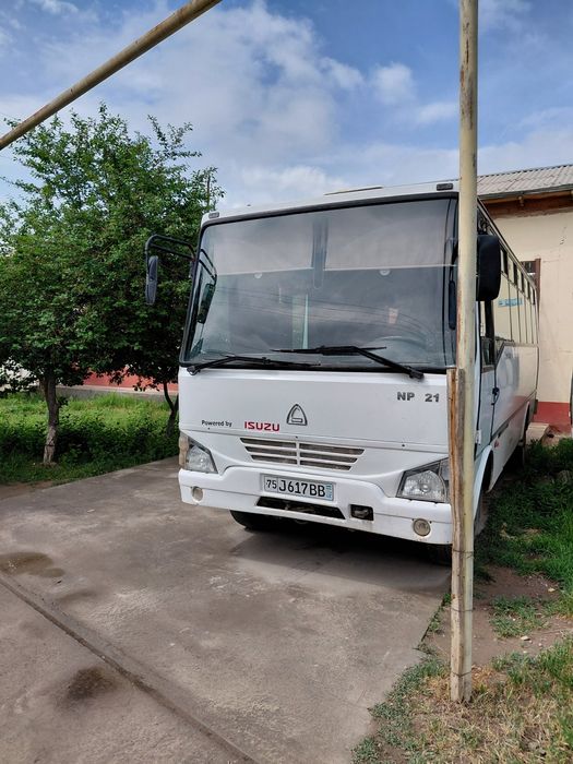 Isuzi avtobus sotiladi.