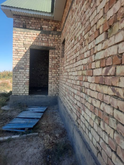 Продам времянку Байтерек 3