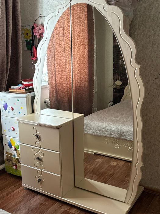 Срочно продам спальный гарнитур