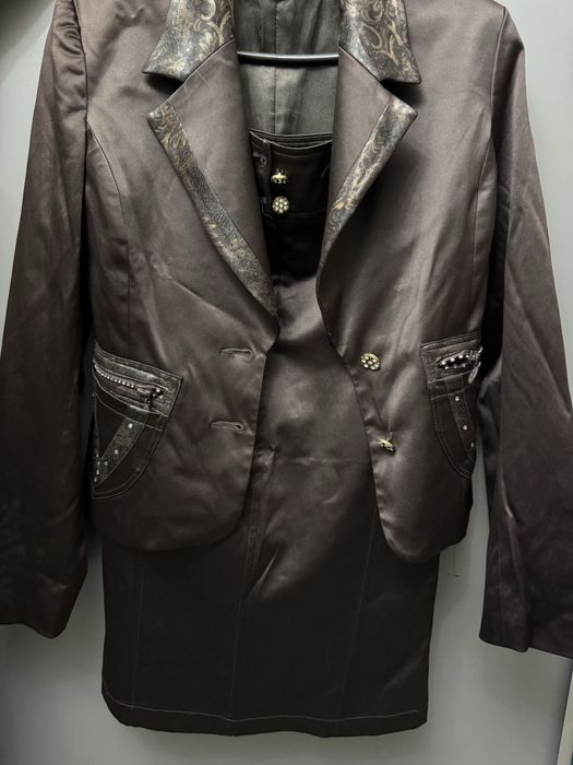 Продам женский костюм .