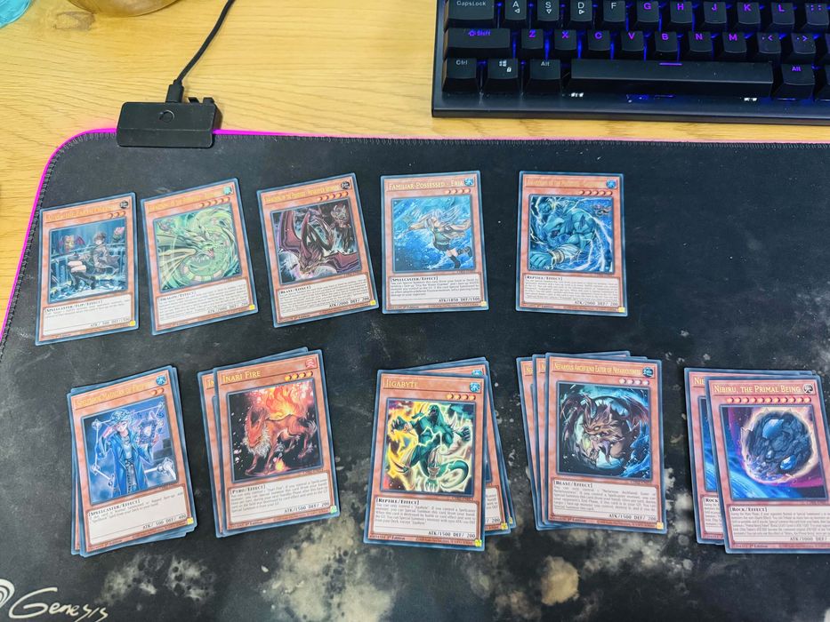 Yu-Gi-Oh карти.