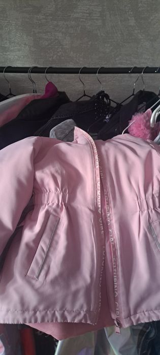 Продам детские куртки