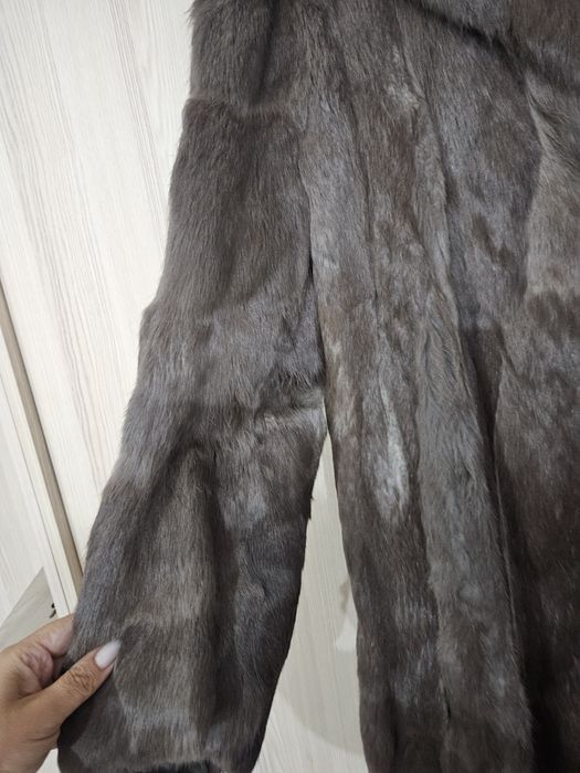 Blana naturala pana sub genunchi.