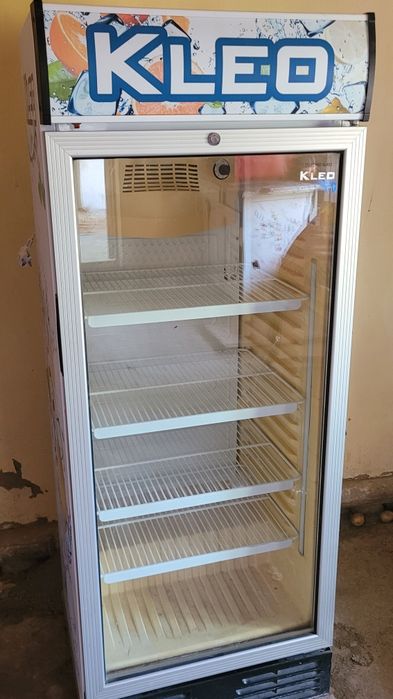 Ветрина холодильник