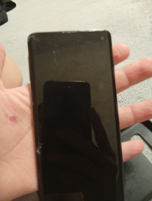 Продам самсунг s10