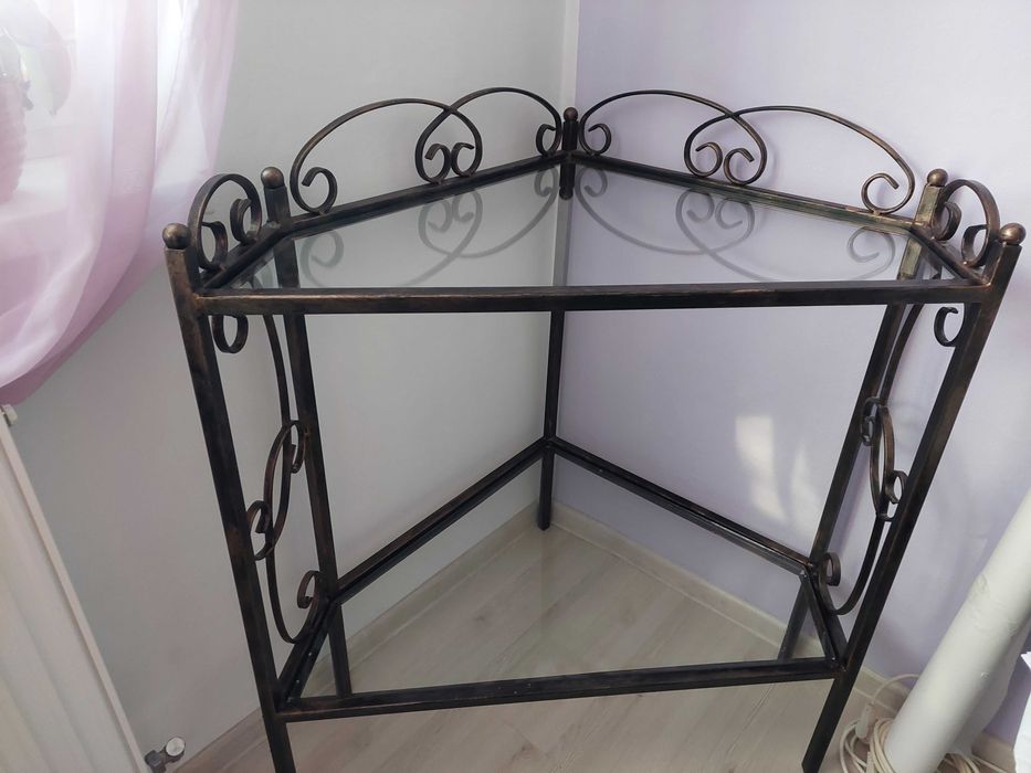 Masa din fier forjat cu sticla, pe colt