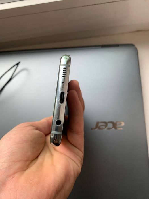 Galaxy S 10 Экран чистый и прозрачный, телефон в отличном состоянии.