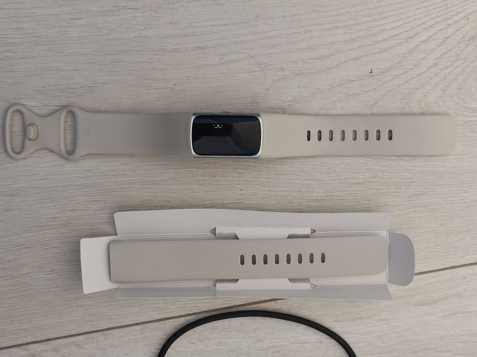 Fitbit charge 6  fitness tracker