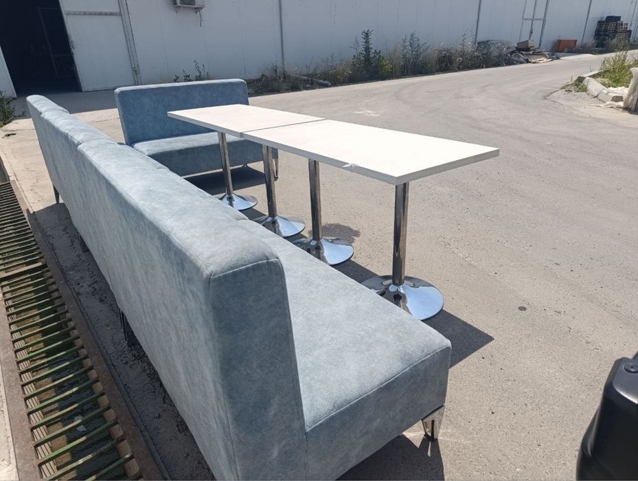 Kuxini mobil 4 ta stol 8 ta yumshoq mebel sotiladi