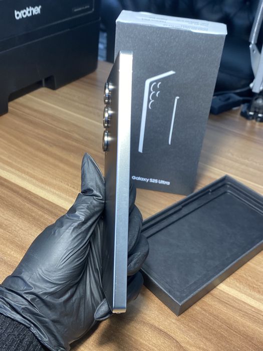 Samsung Galaxy s25 ultra • 512 GB • Titanium Black