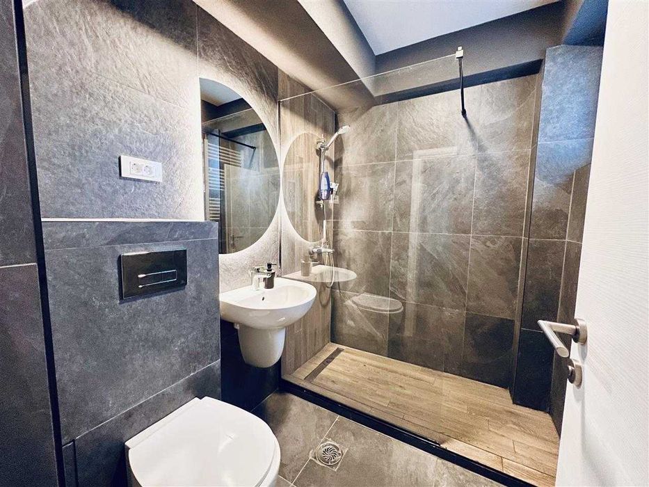 Дава се под наем Двустаен апартамент в София, Витоша - 70 кв.м за 561 € - Снимка #1