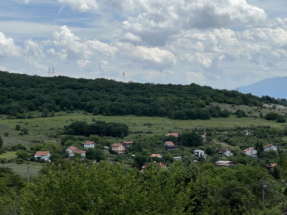 Продавам парцел с невероятна гледка към София в регулация УПИ