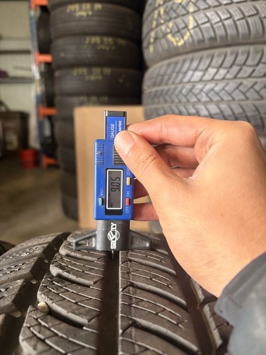 Anvelope iarna 235/65/16C Continental VancoWinter 2 235 65 16 C R 16 C