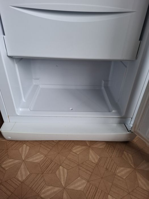 Продам морозильную камеру INDEZIT
