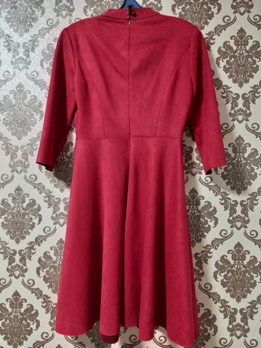 Продам красивые два платья и пиджак