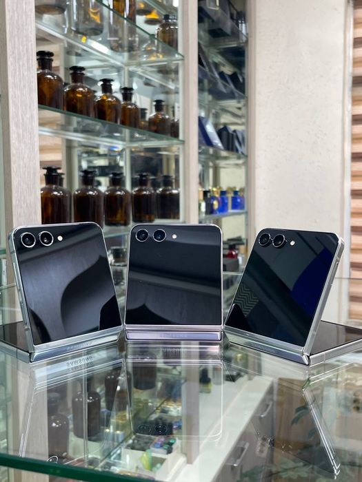 Samsung galaxy z flip 5 5G 8/256gb holati ideal