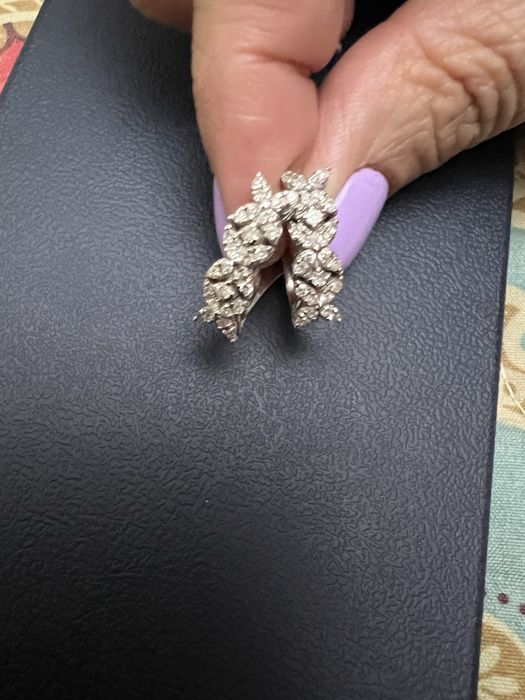 Белое золото с бриллиантом сережки