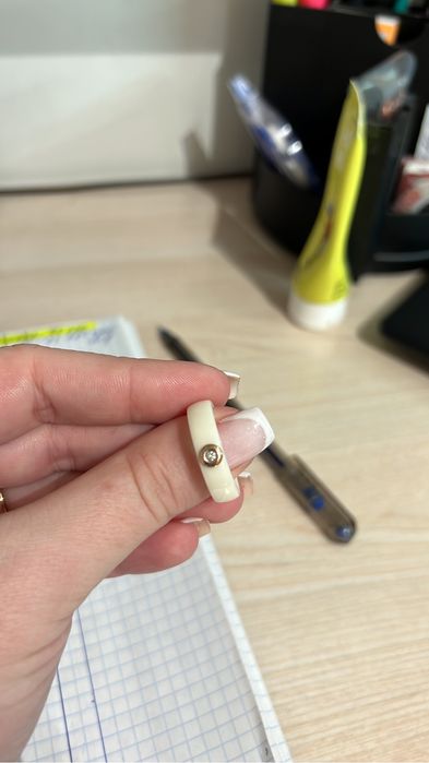 Кольцо с бриллиантом