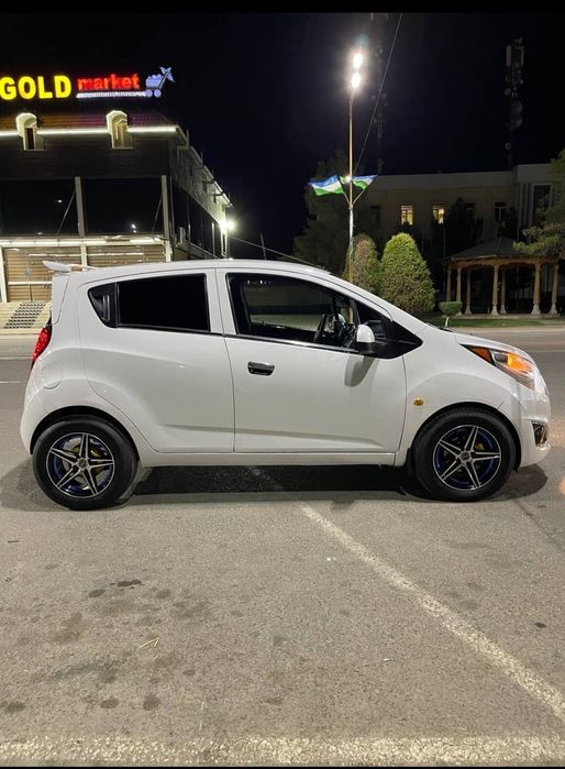 Спарк машина сотилади нархи 6800 яна келишамиз.