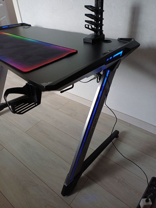 Игровой компьютерный стол XRocker RGB