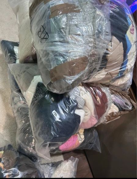 Vând haine la pachet