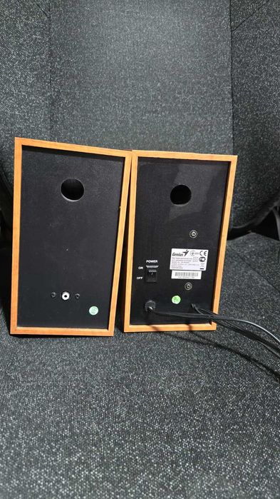 Vând Boxe PC Genius, sunet clar, finisaj lemn