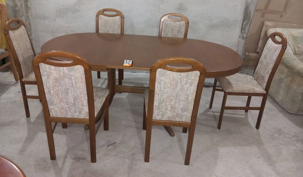 Комплект масивна разтегателна маса с 6 стола.
Внос.

Размери- 100/135/