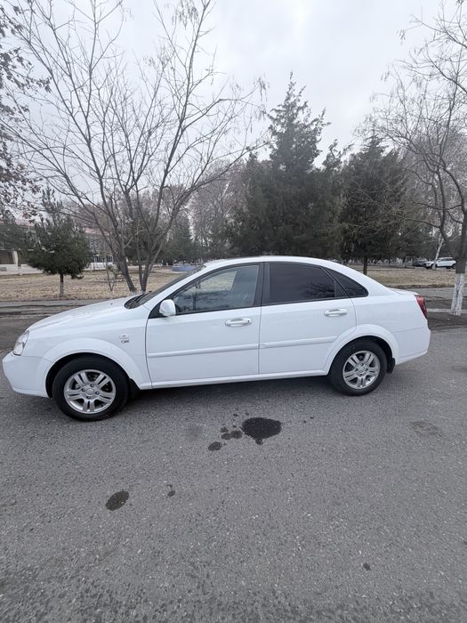 Родпется автомобиль Lacetti