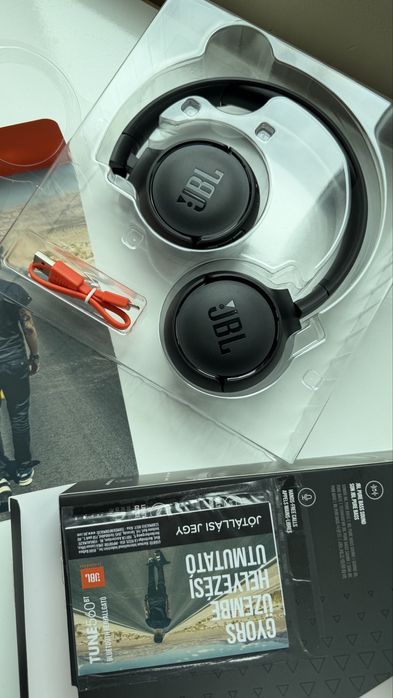JBL tune 560 блутот слушалки безжични Чисто нови